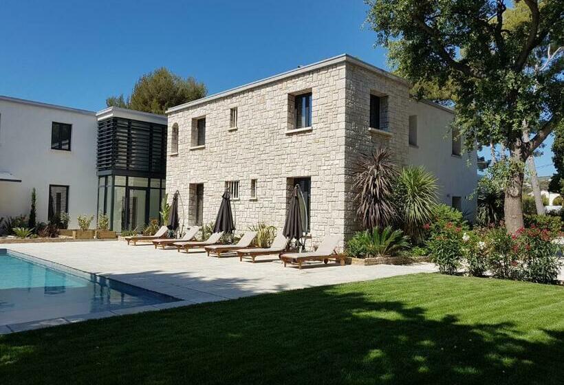 Апартаменты 1 Спальня с Террасой, Hpc Suites   Parking Gratuit & Piscine Chauffée