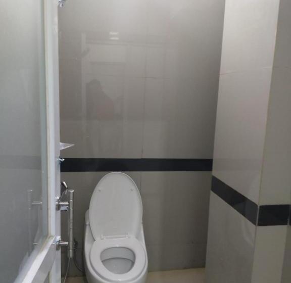 Deluxe Zimmer, Reddoorz Near Palembang Airport 2