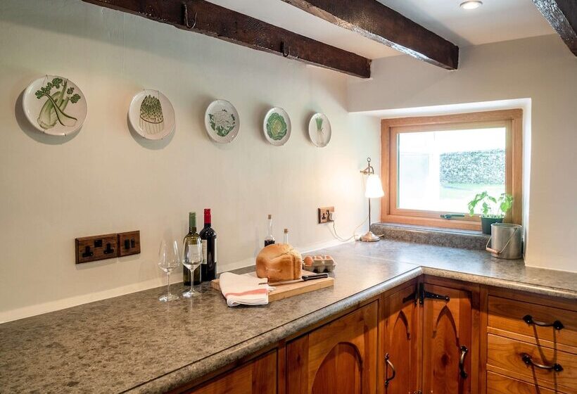 منزل غرفة نوم واحدة, Wayside Cottage