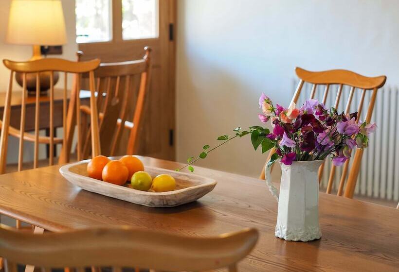 1ベッドルームハウス, Wayside Cottage