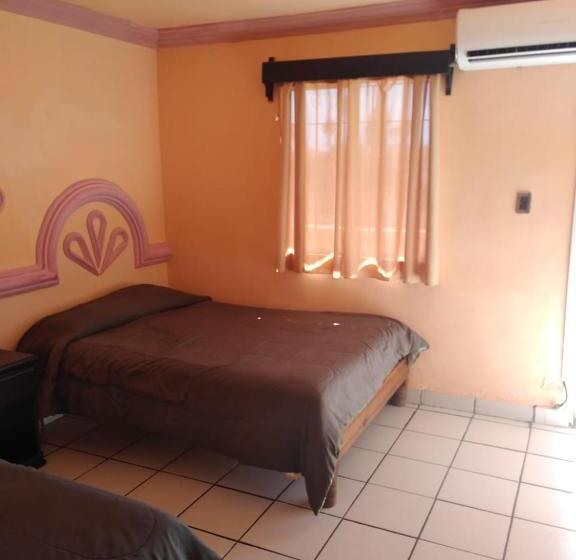 חדר משפחתי, Plaza Peñasco