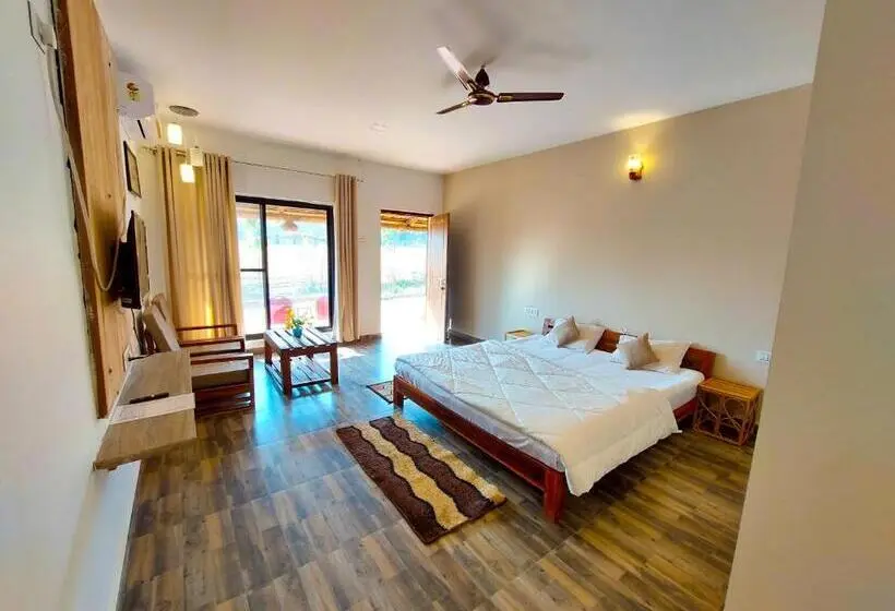 バルコニー付きデラックスルーム, Grand Narmada Jungle Homestay Resort Bandhavgarh