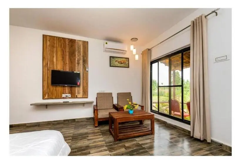 バルコニー付きデラックスルーム, Grand Narmada Jungle Homestay Resort Bandhavgarh
