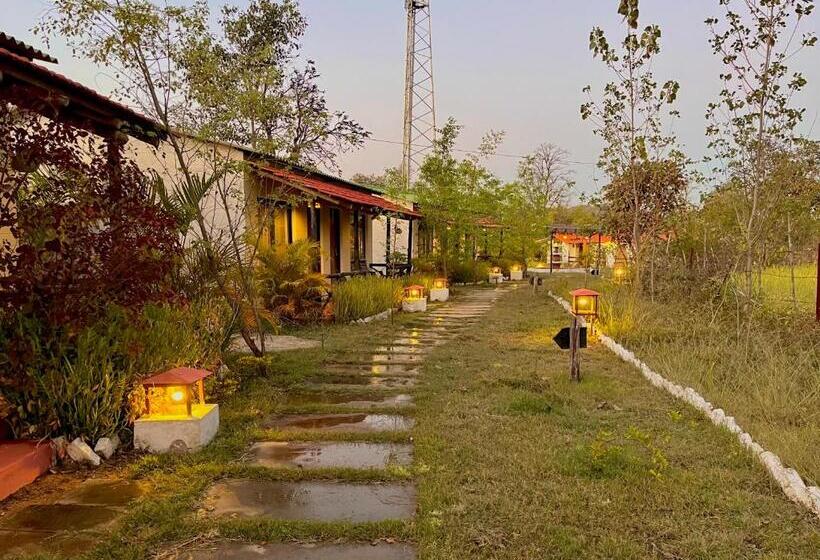 Номер Deluxe с Балконом, Grand Narmada Jungle Homestay Resort Bandhavgarh
