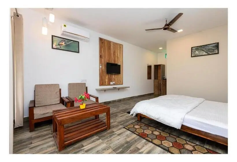 バルコニー付きデラックスルーム, Grand Narmada Jungle Homestay Resort Bandhavgarh