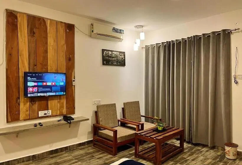 バルコニー付きデラックスルーム, Grand Narmada Jungle Homestay Resort Bandhavgarh