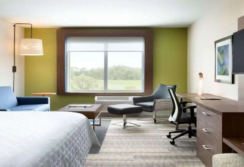 身障者適用スイートルーム, Holiday Inn Express & Suites Canton, An Ihg