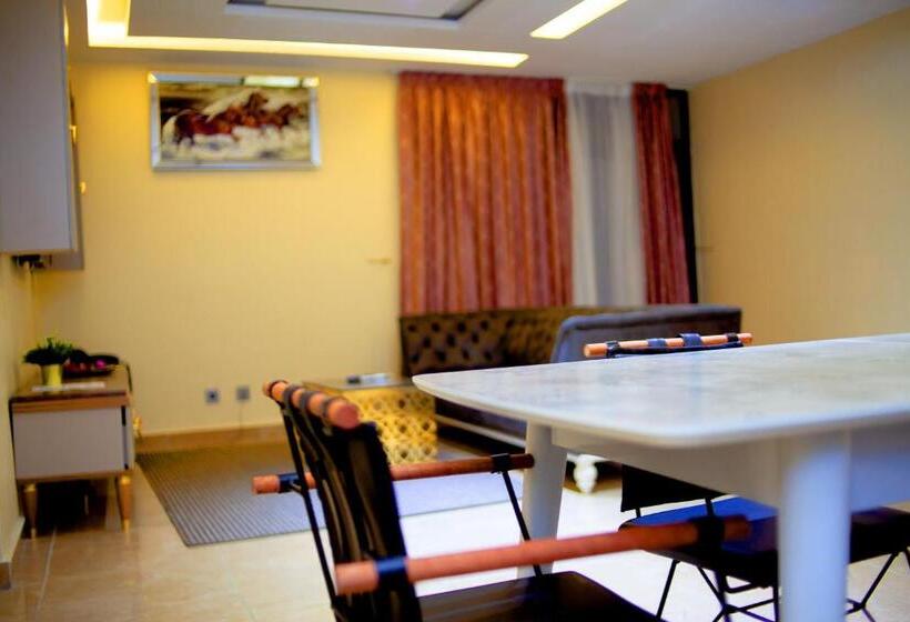 סוויטה אקזקיוטיב, Bnb Hotel Spa