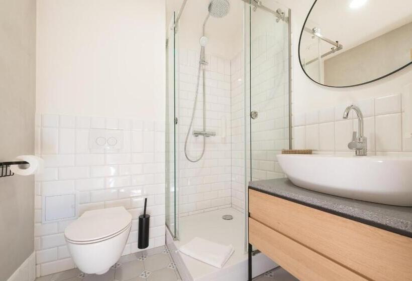 单人经济间, Isabella Boutique