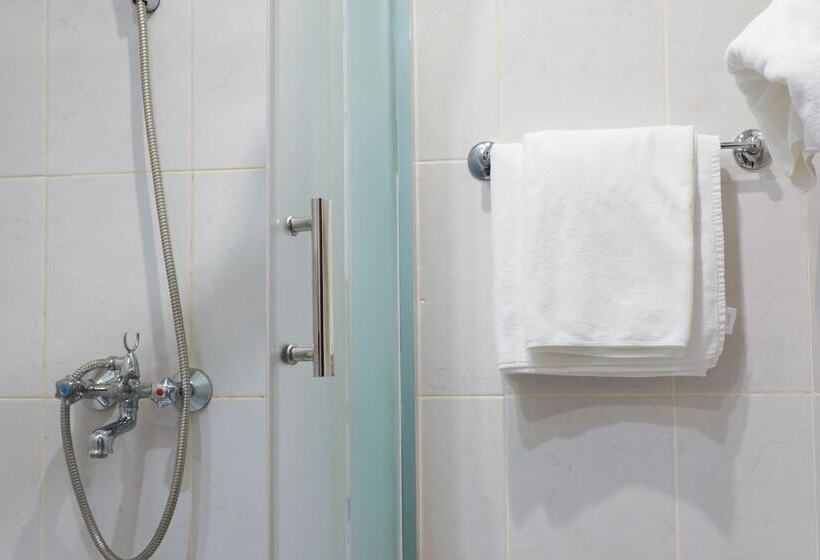 اتاق استاندارد یک نفره, City Hotel