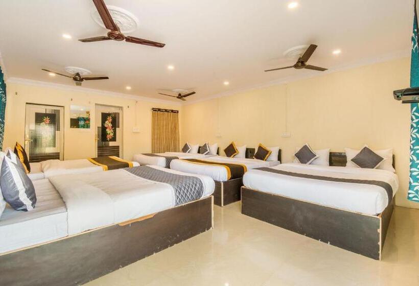 חדר משפחתי, At Home Prakruthi Resorts