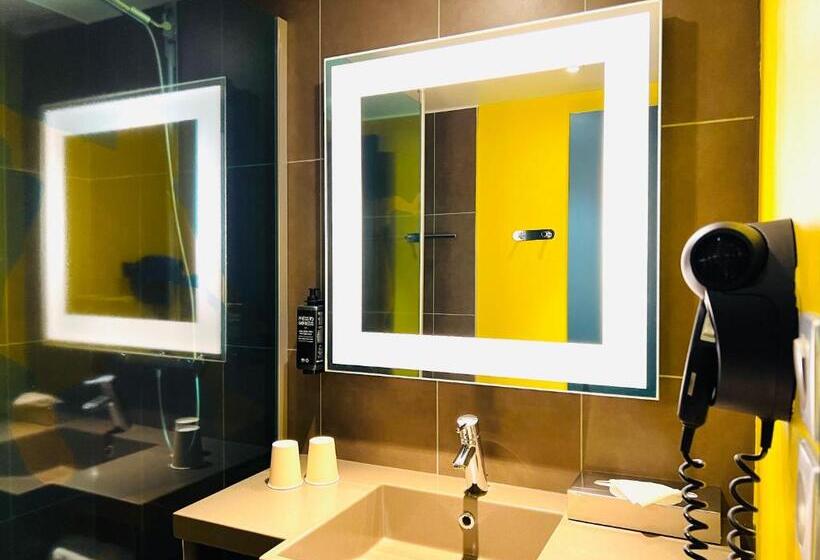 コンフォートルーム, Ibis Styles Lyon Bron Eurexpo