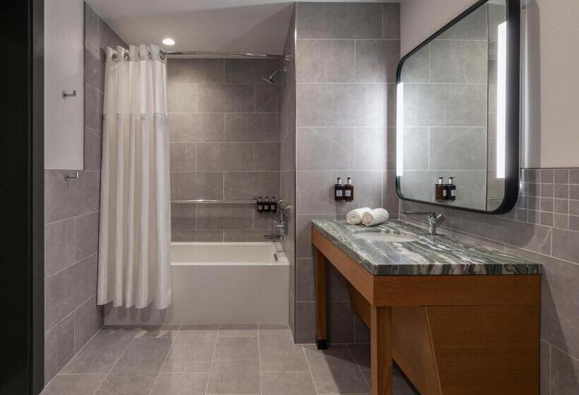 اتاق استاندارد با تخت دو نفره بزرگ برای معلولان, Kissel Uptown Oakland, In The Unbound Collection By Hyatt