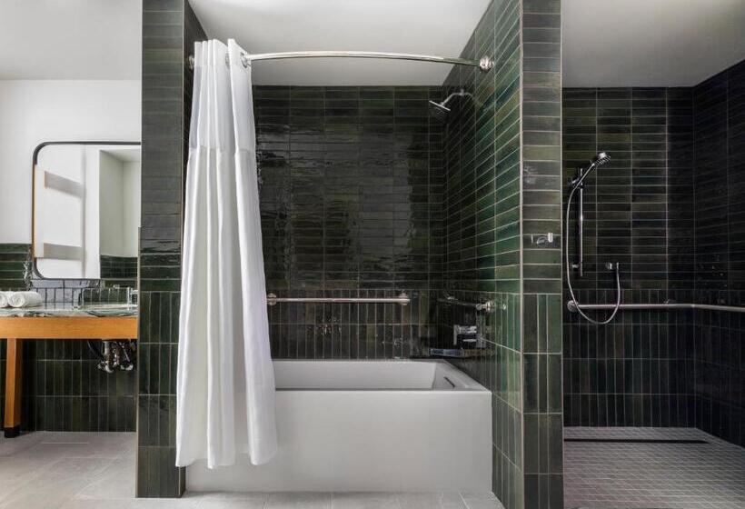 سوئیت برای معلولان, Kissel Uptown Oakland, In The Unbound Collection By Hyatt