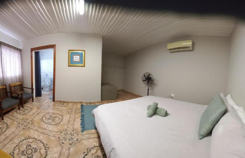 اتاق خانوادگی, Urban Farm Haus Guesthouse