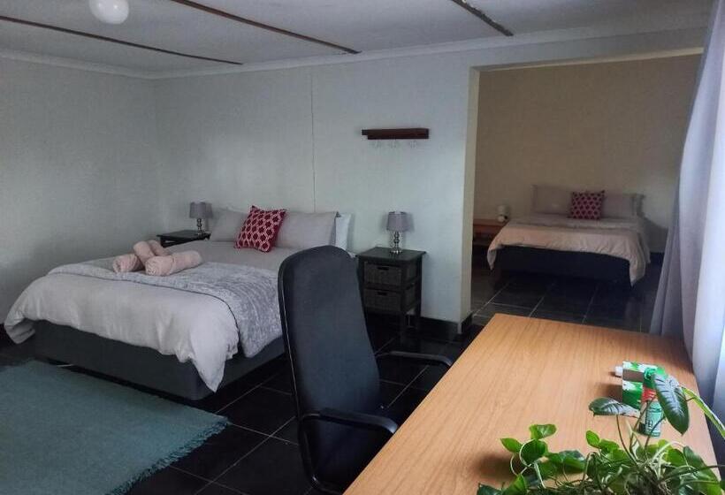 اتاق خانوادگی, Urban Farm Haus Guesthouse