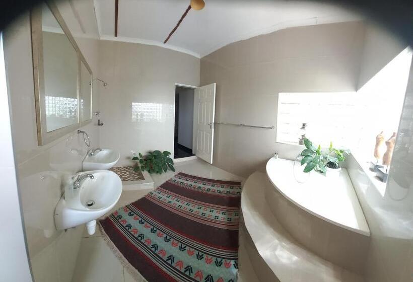 اتاق خانوادگی, Urban Farm Haus Guesthouse