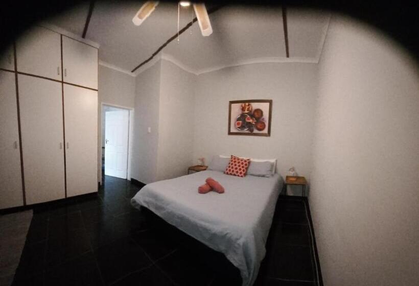 اتاق لوکس, Urban Farm Haus Guesthouse