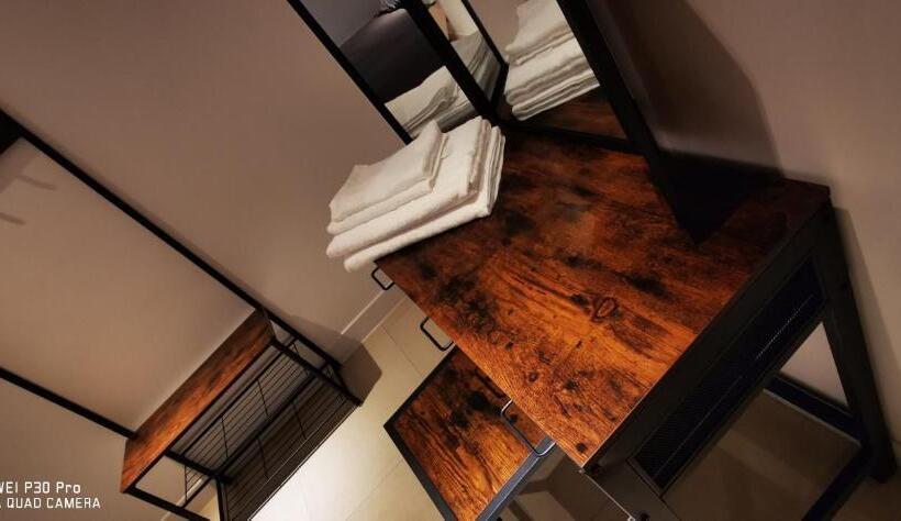 스탠다드 룸, La Pierre Du Diable