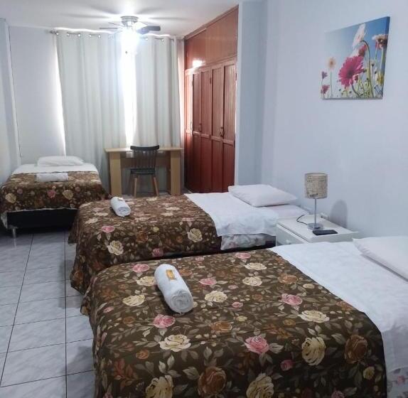 غرفة قياسية ثلاثية, Hospedaje Petro Talara