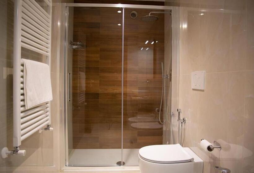 غرفة قياسية, Villa Auditorium