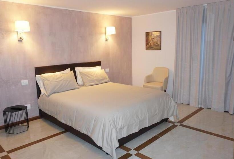 غرفة قياسية, Villa Auditorium