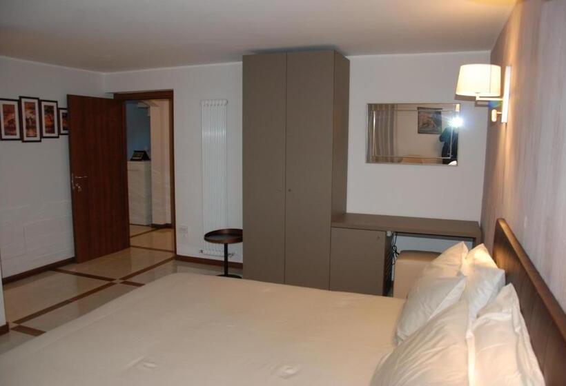 غرفة قياسية, Villa Auditorium