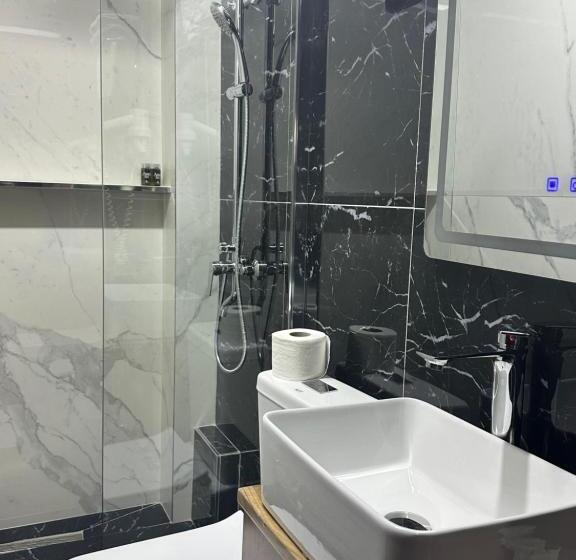 חדר לארבעה סטנדרטי עם נוף לגינה, Rritja E Koranit