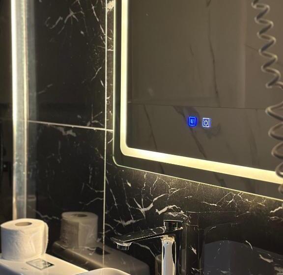 חדר לארבעה סטנדרטי עם נוף לגינה, Rritja E Koranit