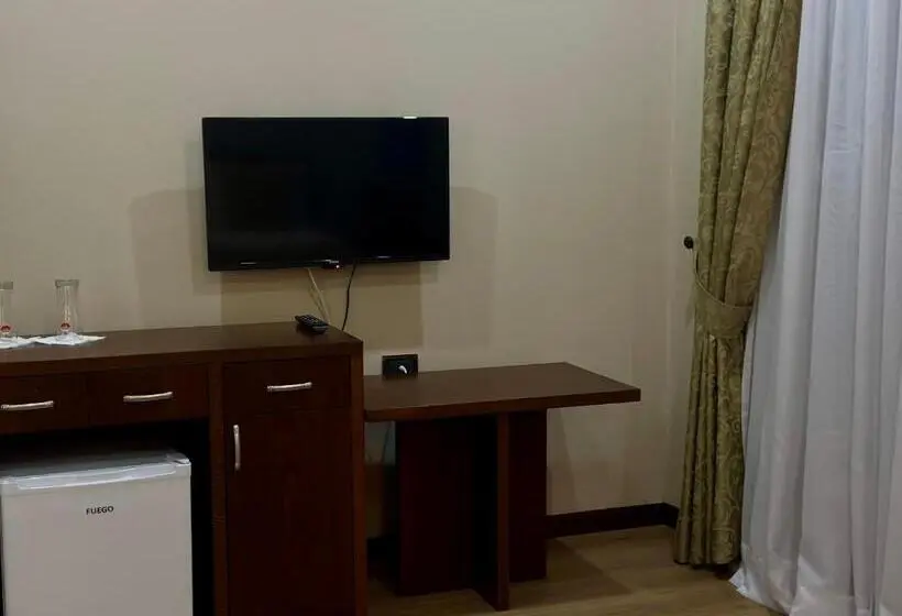 اتاق استاندارد با چشم‌انداز دریاچه, Rritja E Koranit