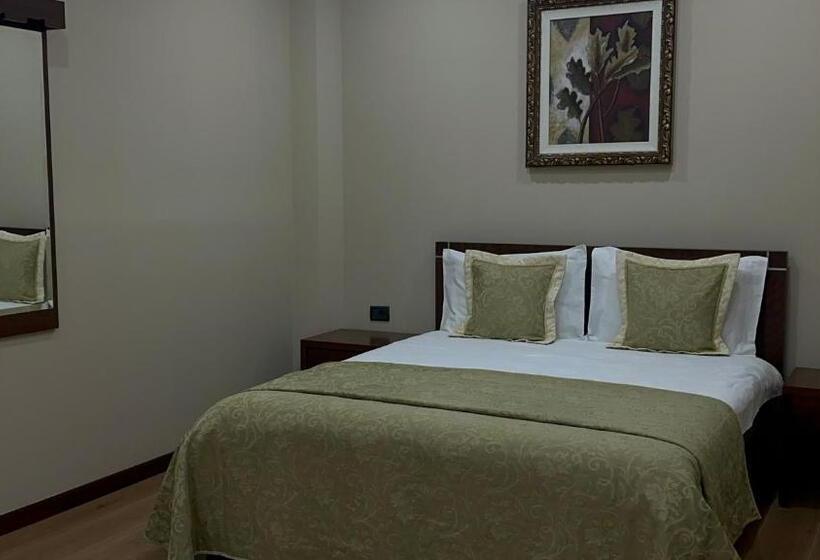 חדר לארבעה סטנדרטי עם נוף לגינה, Rritja E Koranit