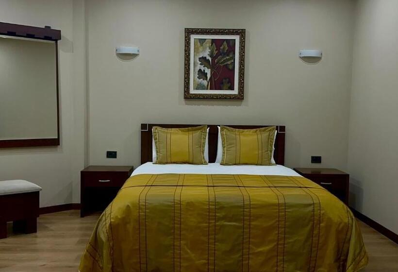 חדר לארבעה סטנדרטי עם נוף לגינה, Rritja E Koranit