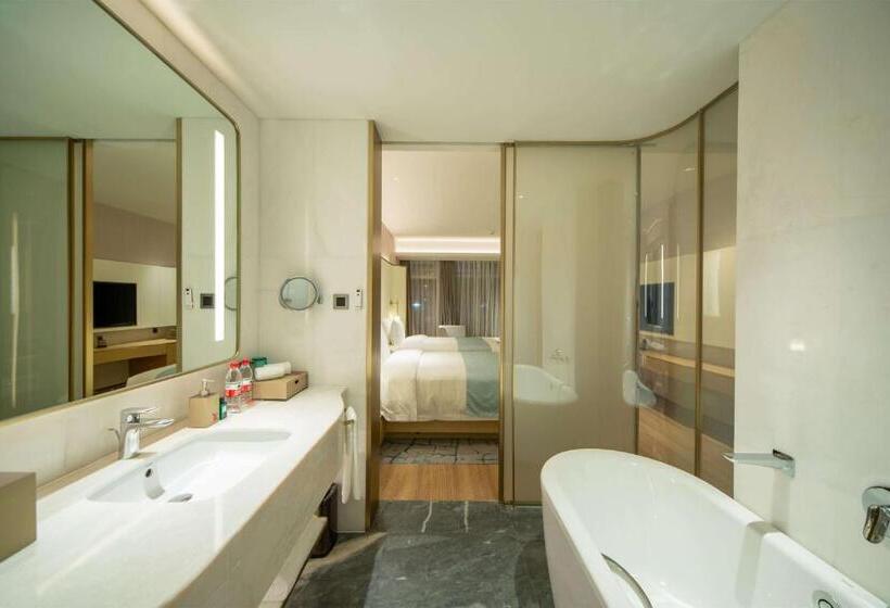 Номер Deluxe Вид на Озеро, Wyndham Garden Jinjiang