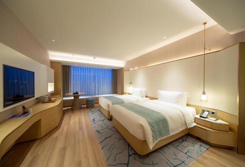 Superior room with lake view, Wyndham Garden Jinjiang