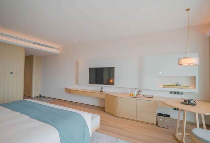 Superior room with lake view, Wyndham Garden Jinjiang