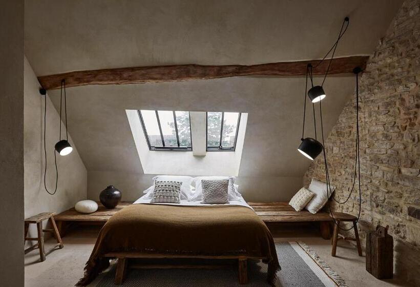 מיטת קינג בסוויטה, La Maison De Pommard