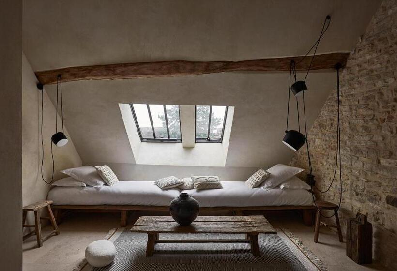 מיטת קינג בסוויטה, La Maison De Pommard