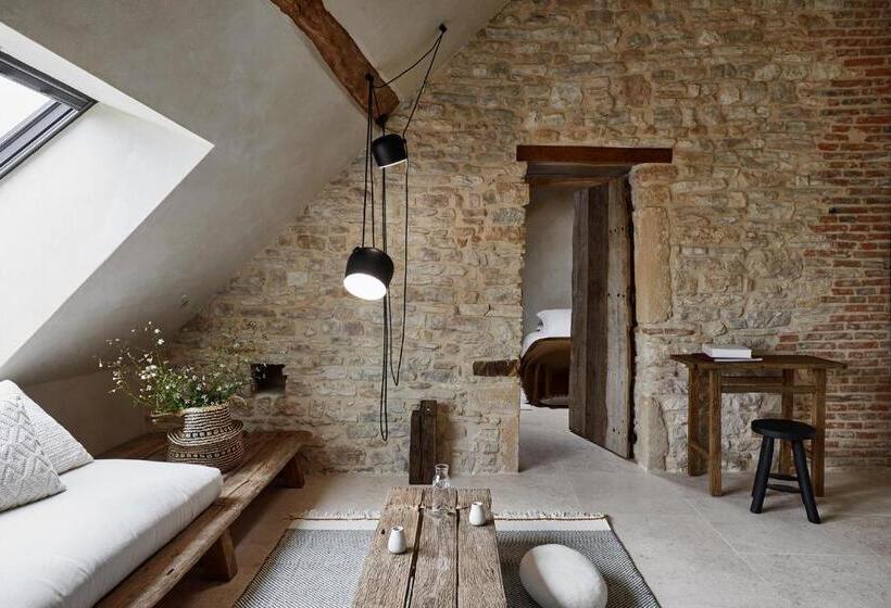 מיטת קינג בסוויטה, La Maison De Pommard