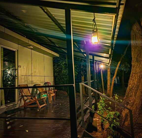 غرفة قياسية مطلّة علي البحيرة, Birds Paradise Inn