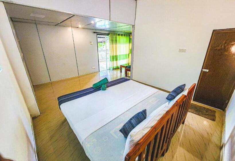 غرفة ديلوكس, Birds Paradise Inn