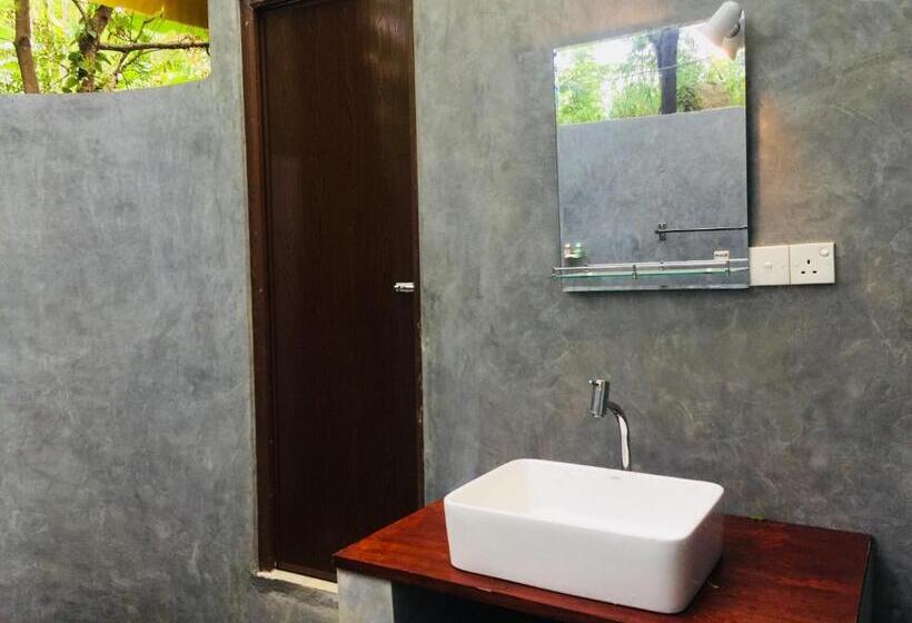 غرفة قياسية مطلّة علي البحيرة, Birds Paradise Inn