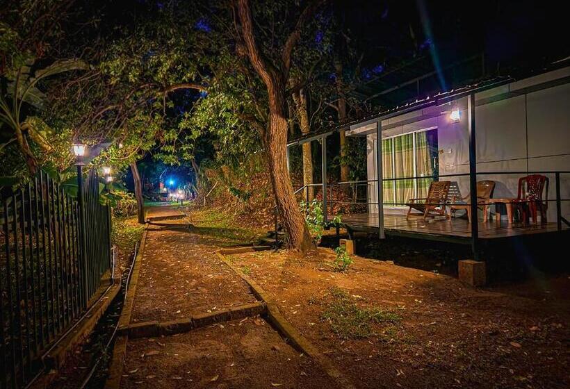 غرفة قياسية مطلّة علي البحيرة, Birds Paradise Inn