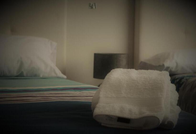 Chambre Familiale, Illari