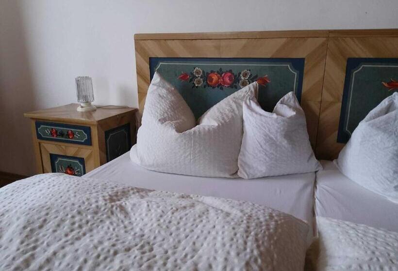 침실 2개 아파트, Straßer Hof