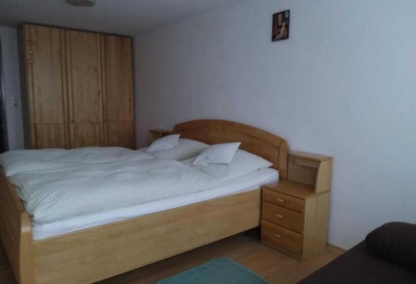 침실 2개 아파트, Straßer Hof