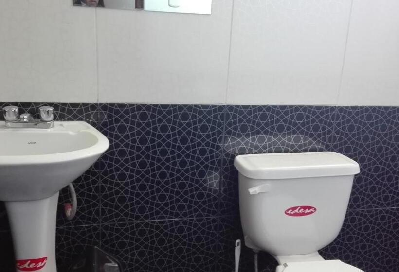 اتاق استاندارد با سرویس بهداشتی مشترک, Hostel Puno Backpackers