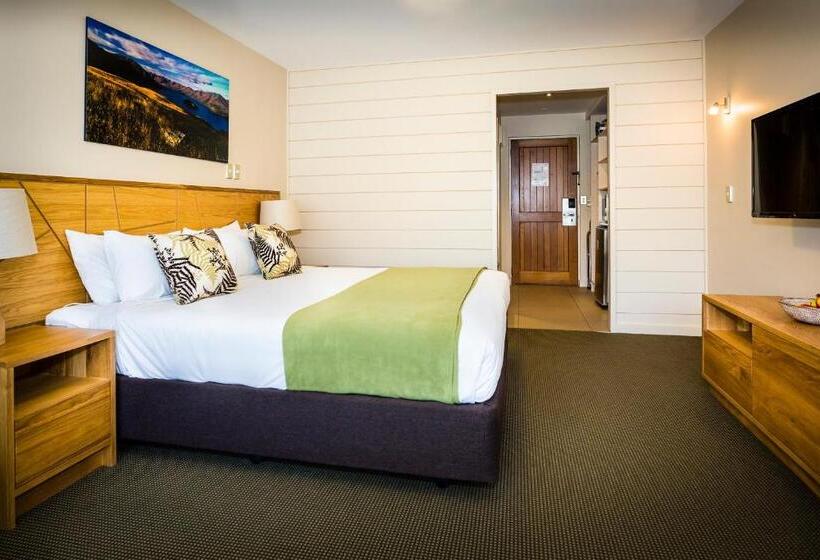 Standard Studio King Bed, Club Wyndham Wanaka, Trademark Collection By Wyndham