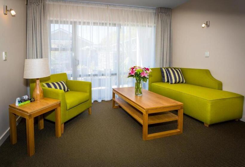 Standard Studio King Bed, Club Wyndham Wanaka, Trademark Collection By Wyndham