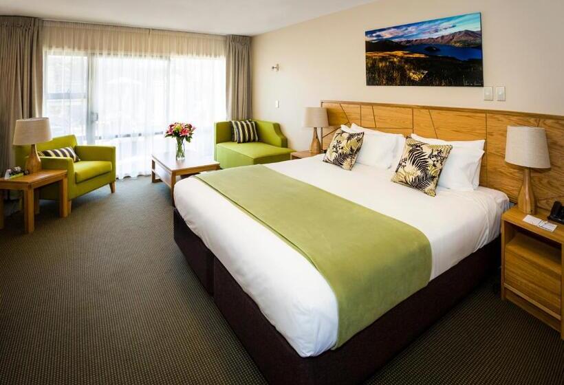 Standard Studio King Bed, Club Wyndham Wanaka, Trademark Collection By Wyndham