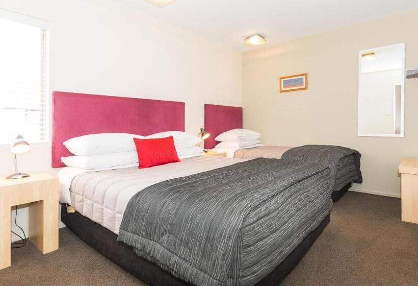 جناح, Tussock Peak Lodge